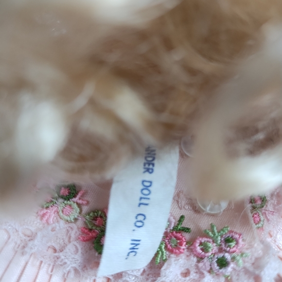 Madame Alexander 'Darlene' Curly Blonde Hair & Blue Eyes Baby Doll #8015 - Picture 9 of 12